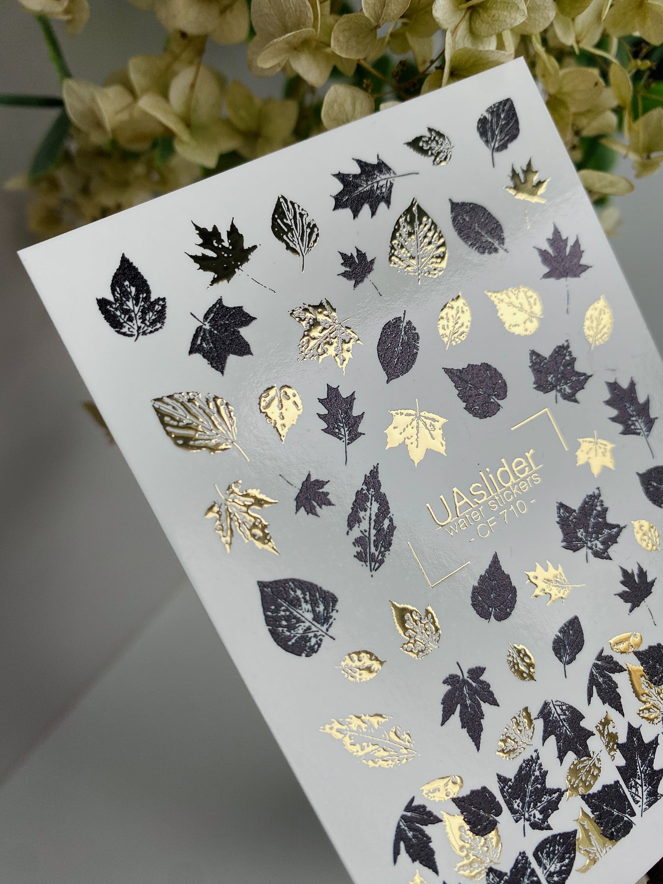 Nagel-Wasserabziehbild CF-710 | Wasserfolien-Nagelabziehbilder | Schwarze und goldene Herbstblätter