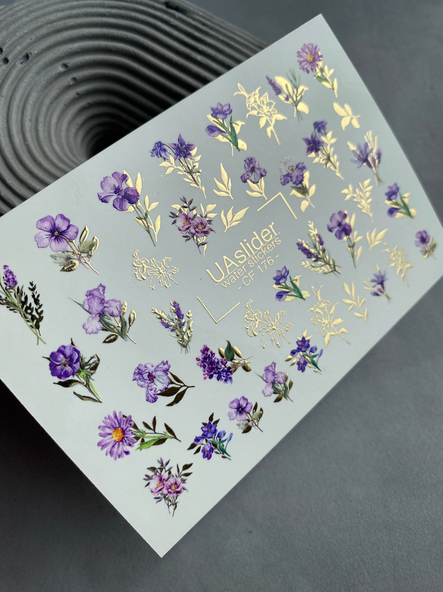 Nagel-Wasserabziehbild CF-176 | Lila Wildblumen Nagel-Wasserabziehbilder | Elegante Sträuße mit goldenen Akzenten UA Titel