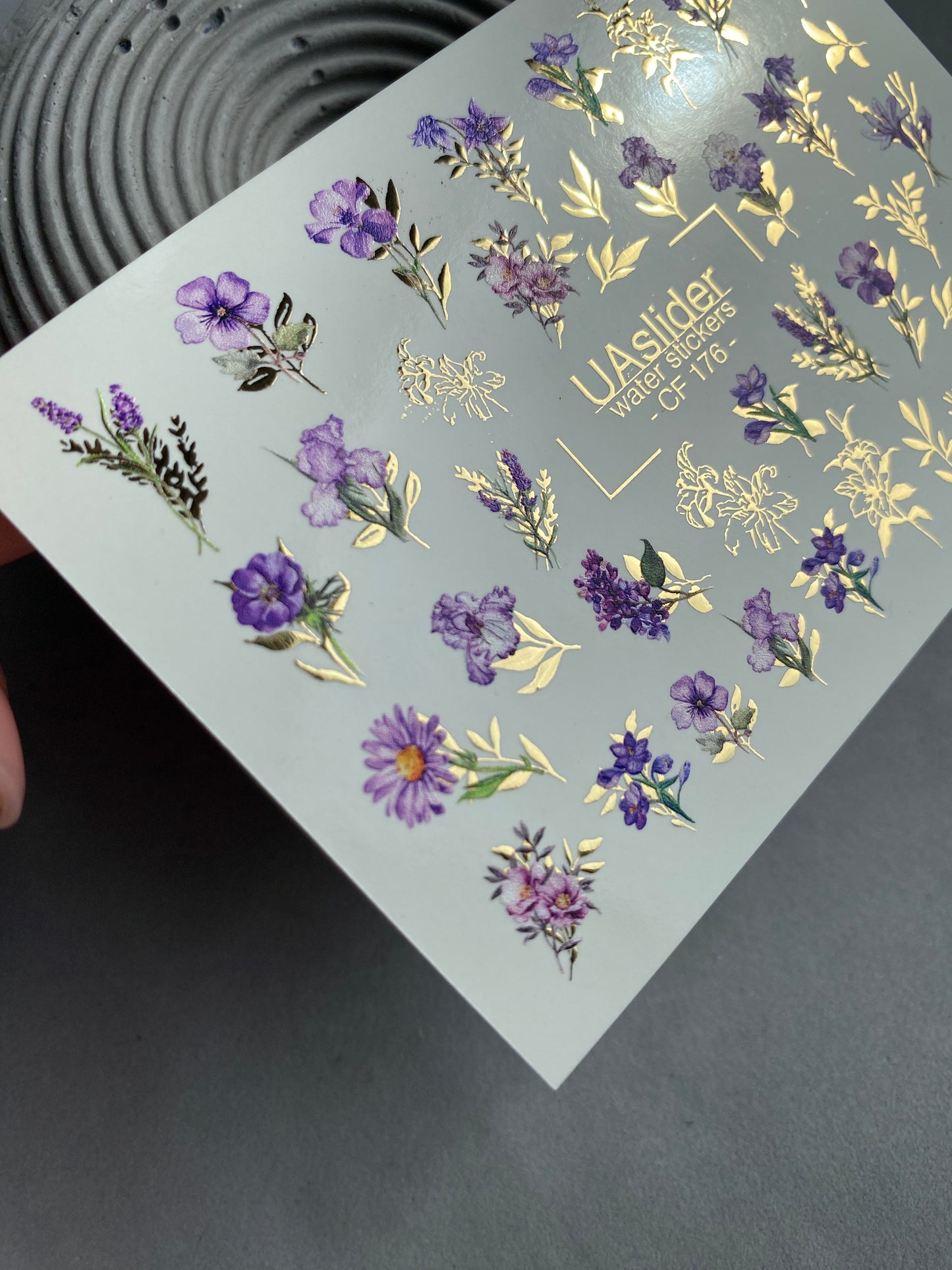 Nagel-Wasserabziehbild CF-176 | Lila Wildblumen Nagel-Wasserabziehbilder | Elegante Sträuße mit goldenen Akzenten UA Titel