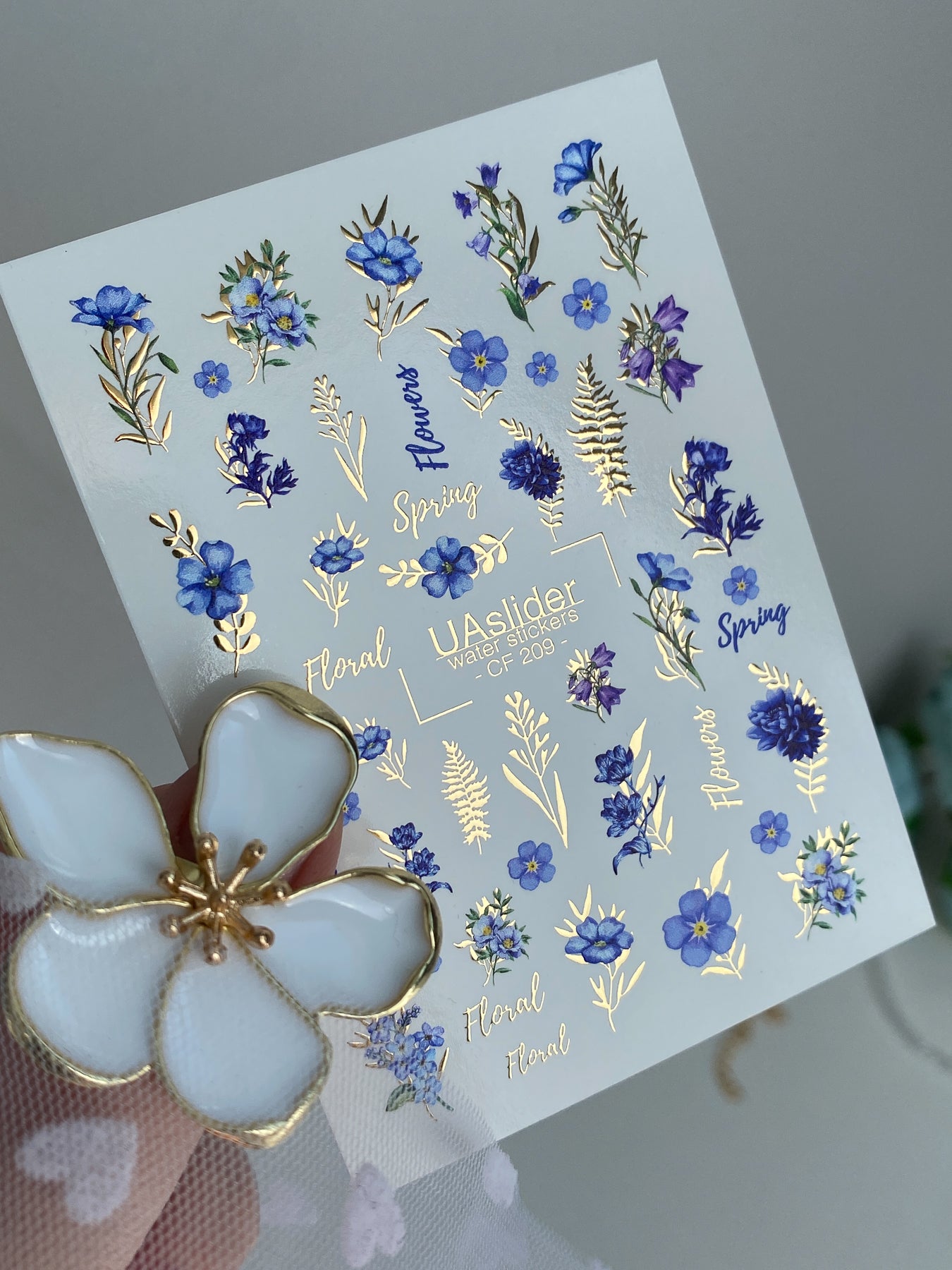 Nagel-Wasserabziehbild CF-209 | Nagel-Wasserabziehbilder | Blaue Wildblumen mit goldenen Folienakzenten