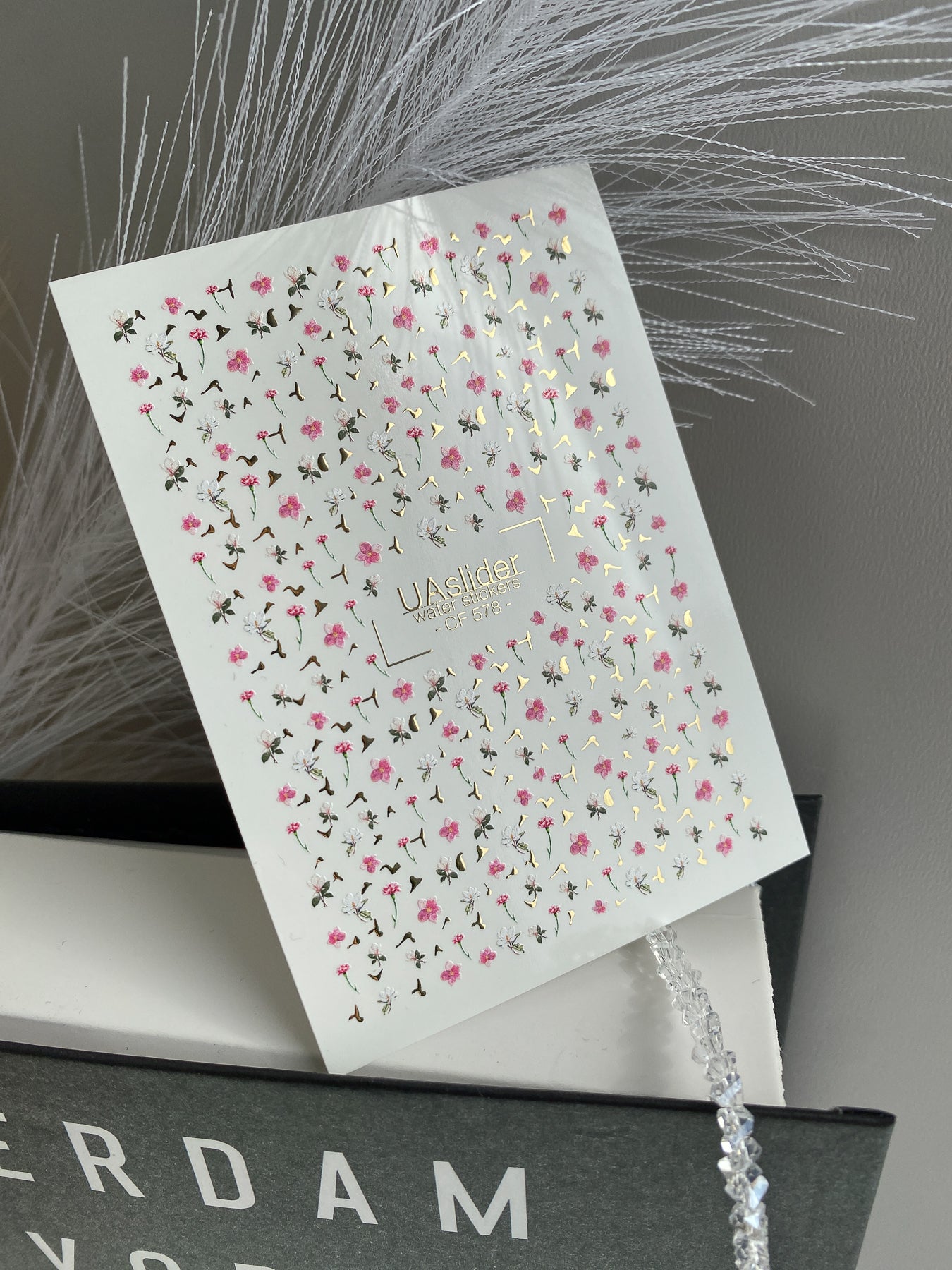 Nagel Wasserabziehbild CF-578 | Wasserfolien Nagelabziehbilder mit rosa und weißen Blumen | Mini Blumen Nagelkunst mit goldenen Details