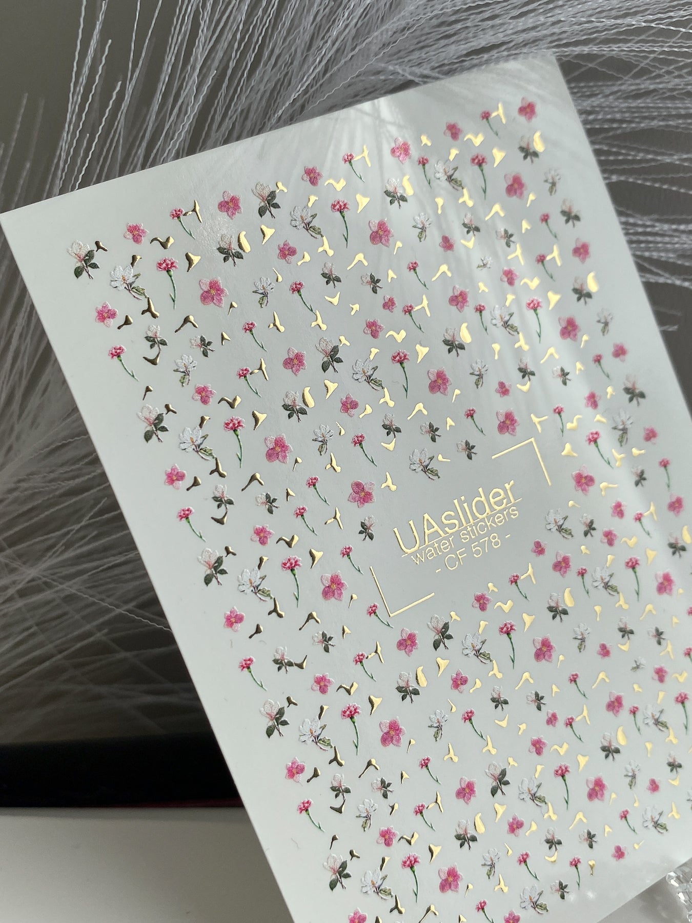 Nagel Wasserabziehbild CF-578 | Wasserfolien Nagelabziehbilder mit rosa und weißen Blumen | Mini Blumen Nagelkunst mit goldenen Details