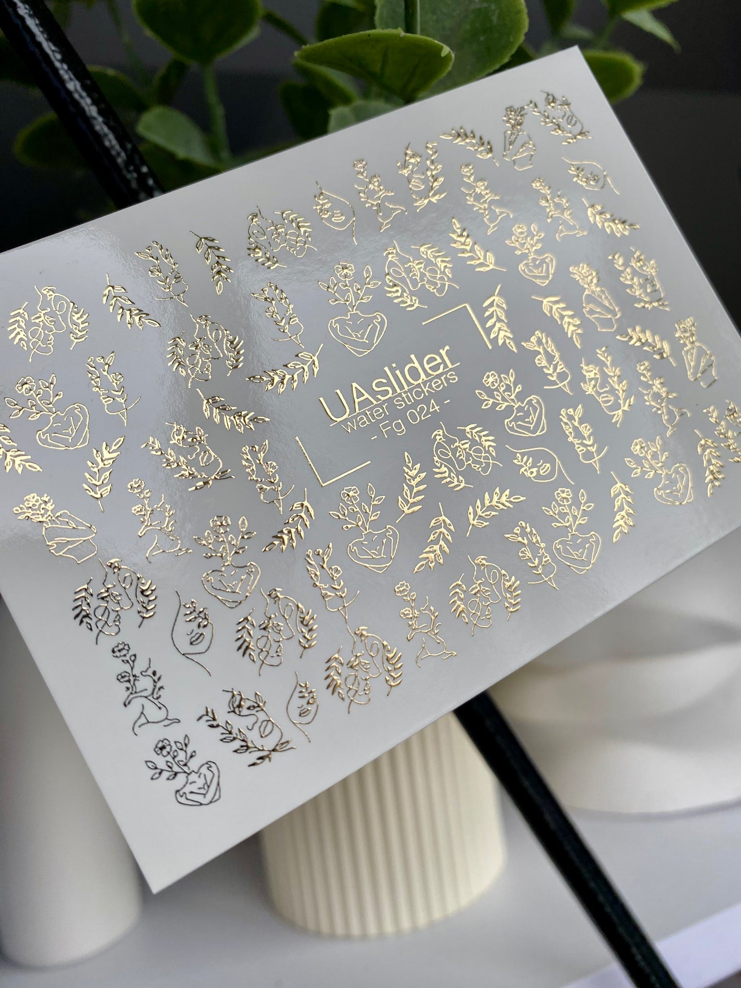 Nagel Wasserabziehbild Fg-024 | Minimalistische Wasserfolien-Nagelabziehbilder mit Goldfolie | Gesichter, Blumen & Botanische Motive