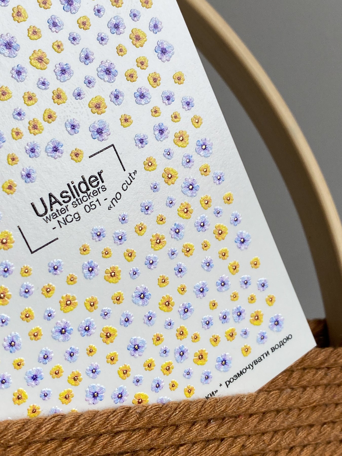 Adesivo para Unhas NCg-051 | Adesivos para Unhas Deslizantes na Água | Mini Flores Amarelas e Roxas