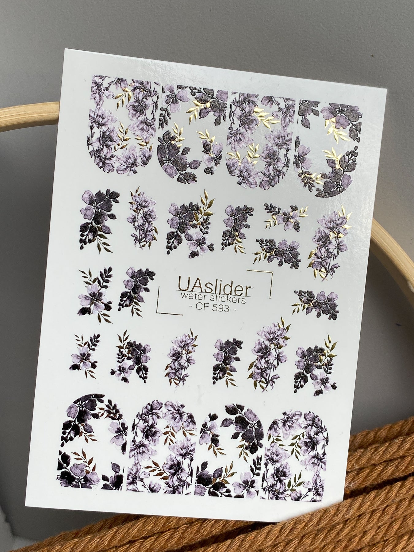 Nagel Wasserabziehbild CF-593 | Elegante lila florale Nagel Wasserabziehbilder | Vollflächige Aufkleber mit goldenen Details