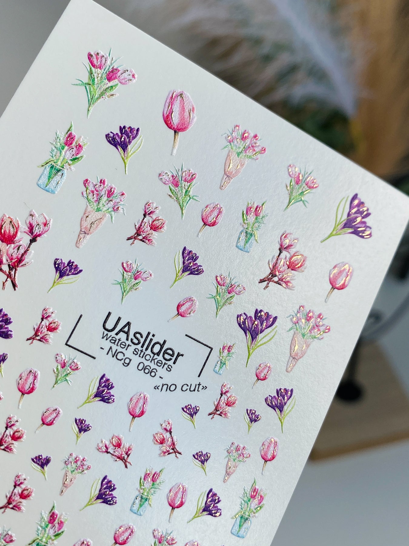 Nagel Wasserabziehbild NCg-066 | Wasserfolien Nagelabziehbilder Frühlings-Tulpen und Krokusse | Zarte Blumensträuße