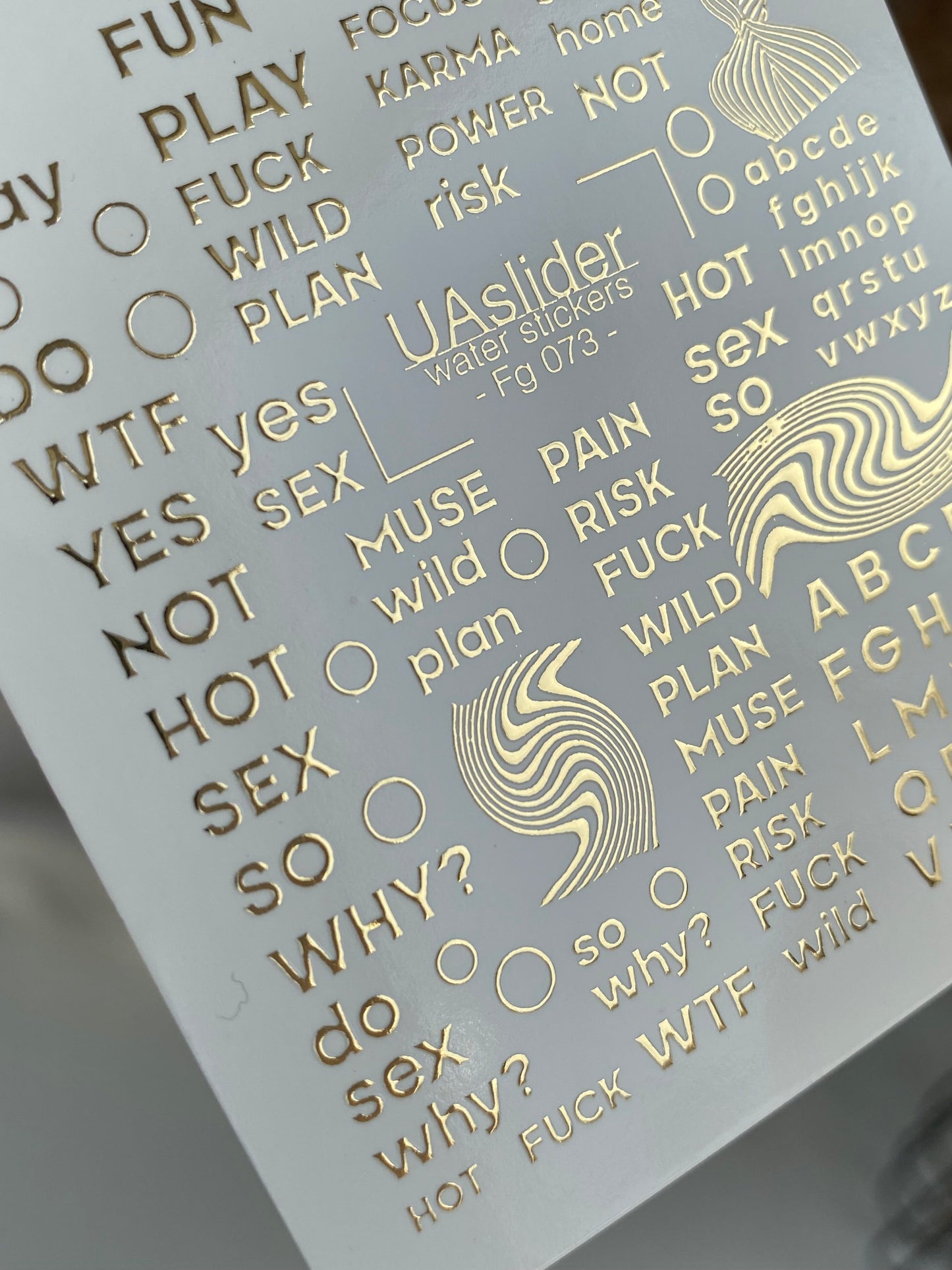 Nagel Wasserabziehbild Fg-073 | Goldfolie Wasserabzieh-Nagelaufkleber | Fettgedruckte Wörter & Schriftzüge
