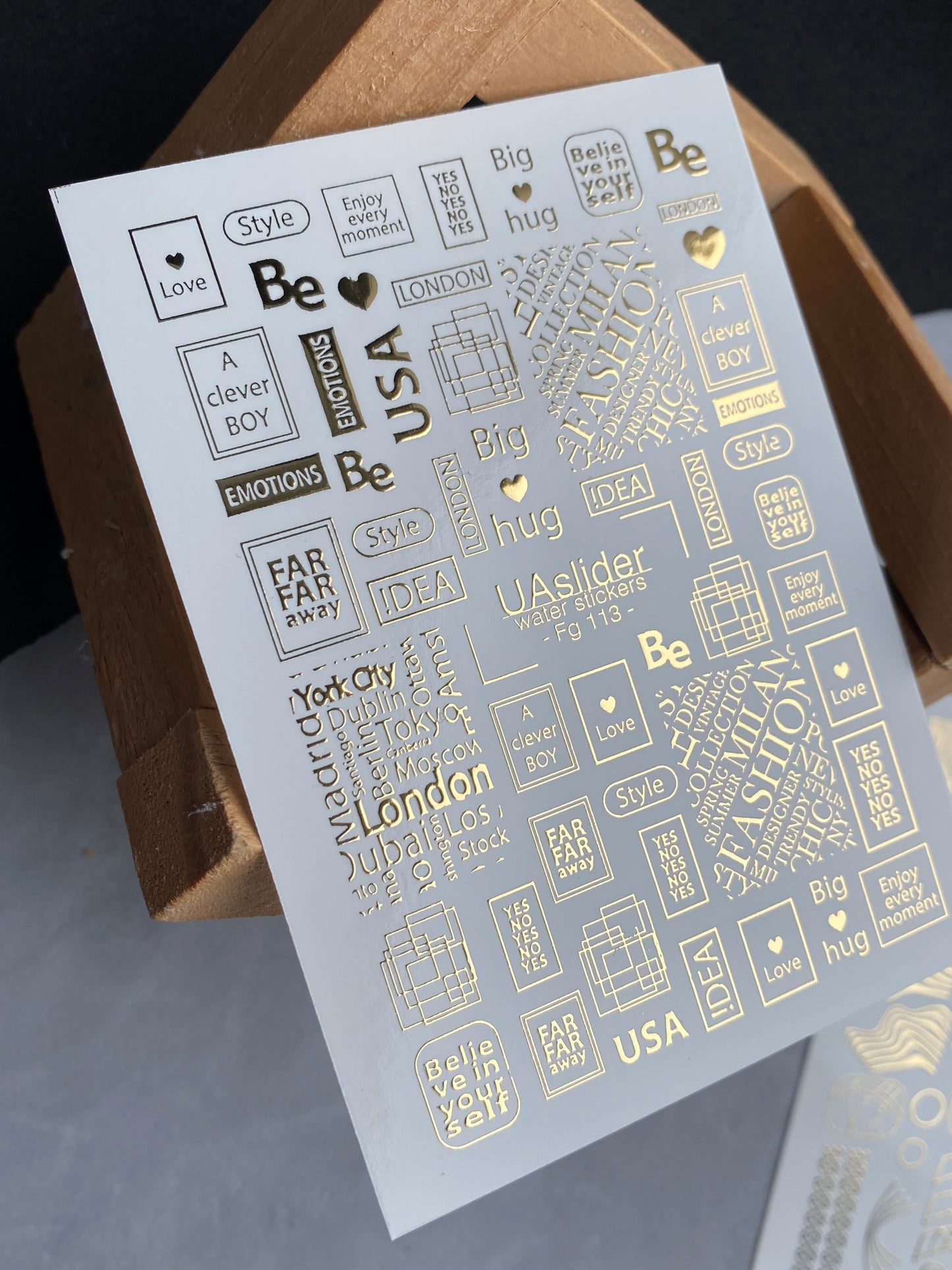 Nagel Wasserabziehbild Fg-113 | Wasserabziehbare Nagelaufkleber mit goldenen Zitaten & Modewörtern | Moderne Typografie