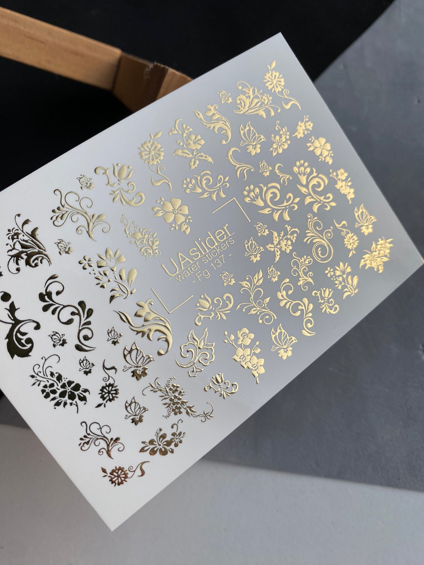 Adesivo de Água para Unhas Fg-137 | Adesivos Deslizantes para Unhas com Ornamentos Florais Dourados | Arte de Unhas Elegante