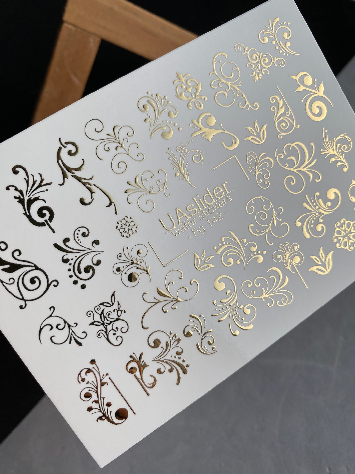 Nagel Wasserabziehbild Fg-142 | Wasserabzieh-Nagelaufkleber mit goldenen Wirbeln und Ornamenten | Elegante Nagelkunst