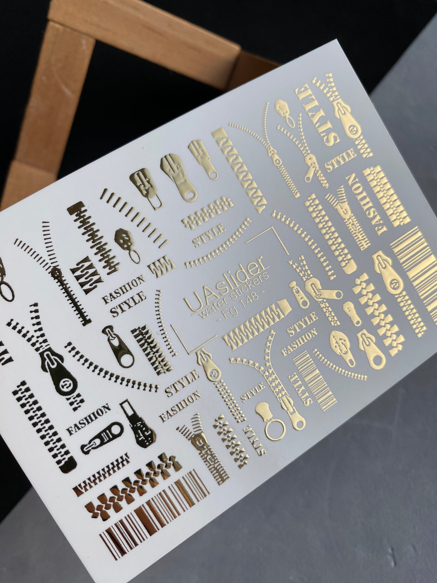Nagel Water Decal Fg-148 | Water Slide Nagel Decals met Gouden Ritsen en Barcode | Modieuze Stijl Nagelkunst