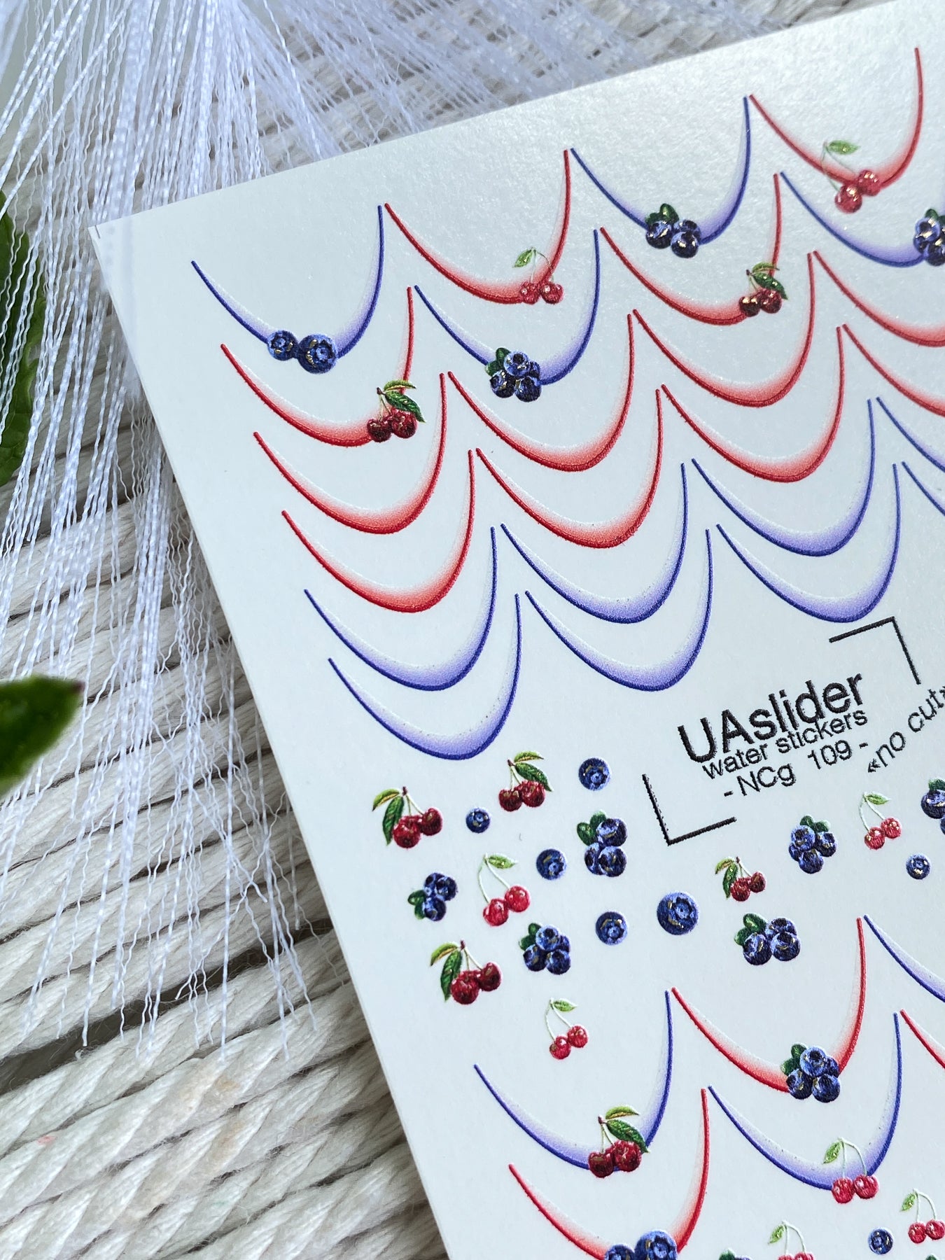 Nagel-Wasserabziehbild NCg-109 | Wasser-Schiebefolie Nagelabziehbilder Rot & Blau Französisch | Nagel-Wasserabziehbilder mit Kirschen und Blaubeeren