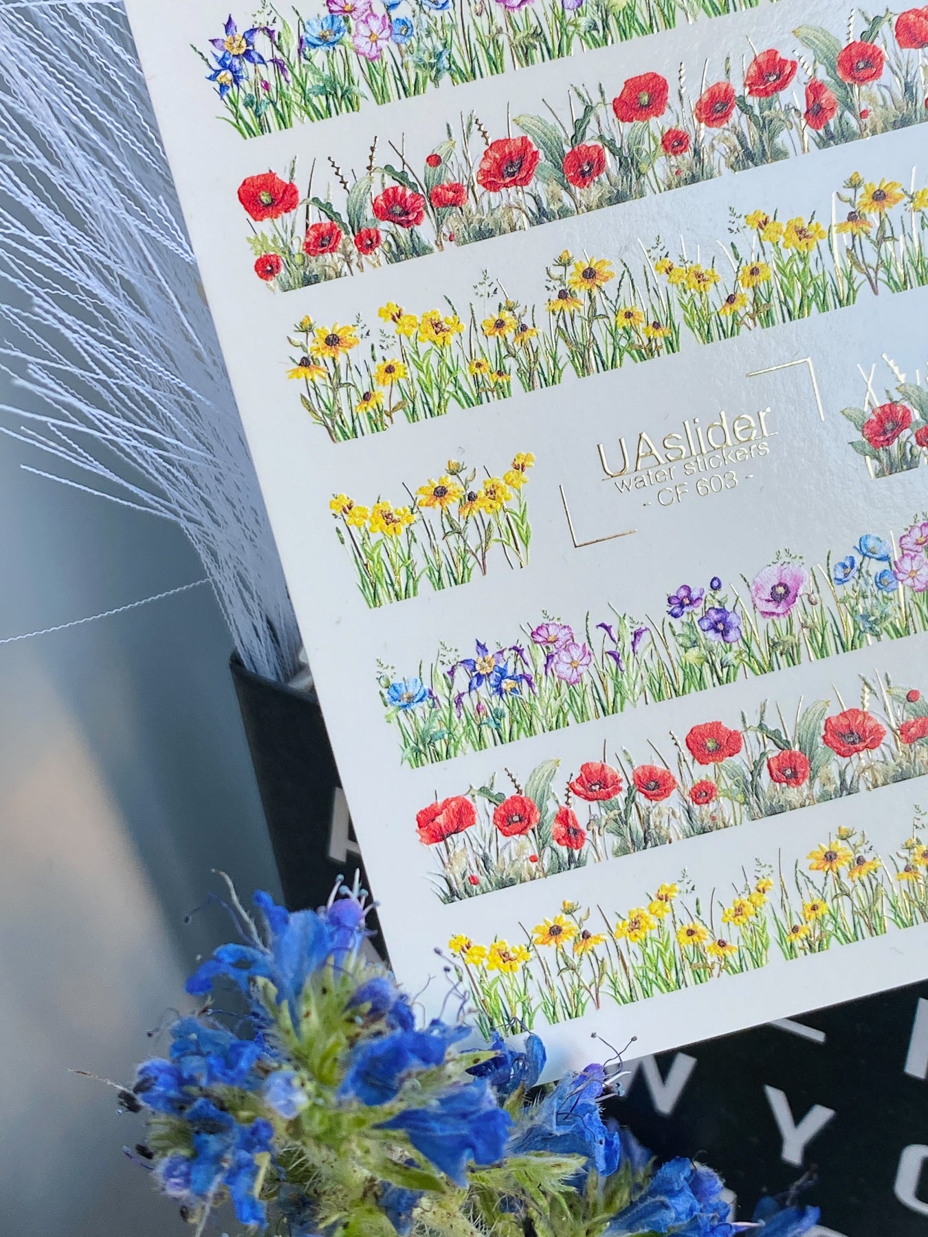 Décalcomanie d'eau pour ongles CF-603 | Décalcomanies d'eau pour ongles | Rayures de prairie florale – Coquelicots, marguerites et fleurs sauvages