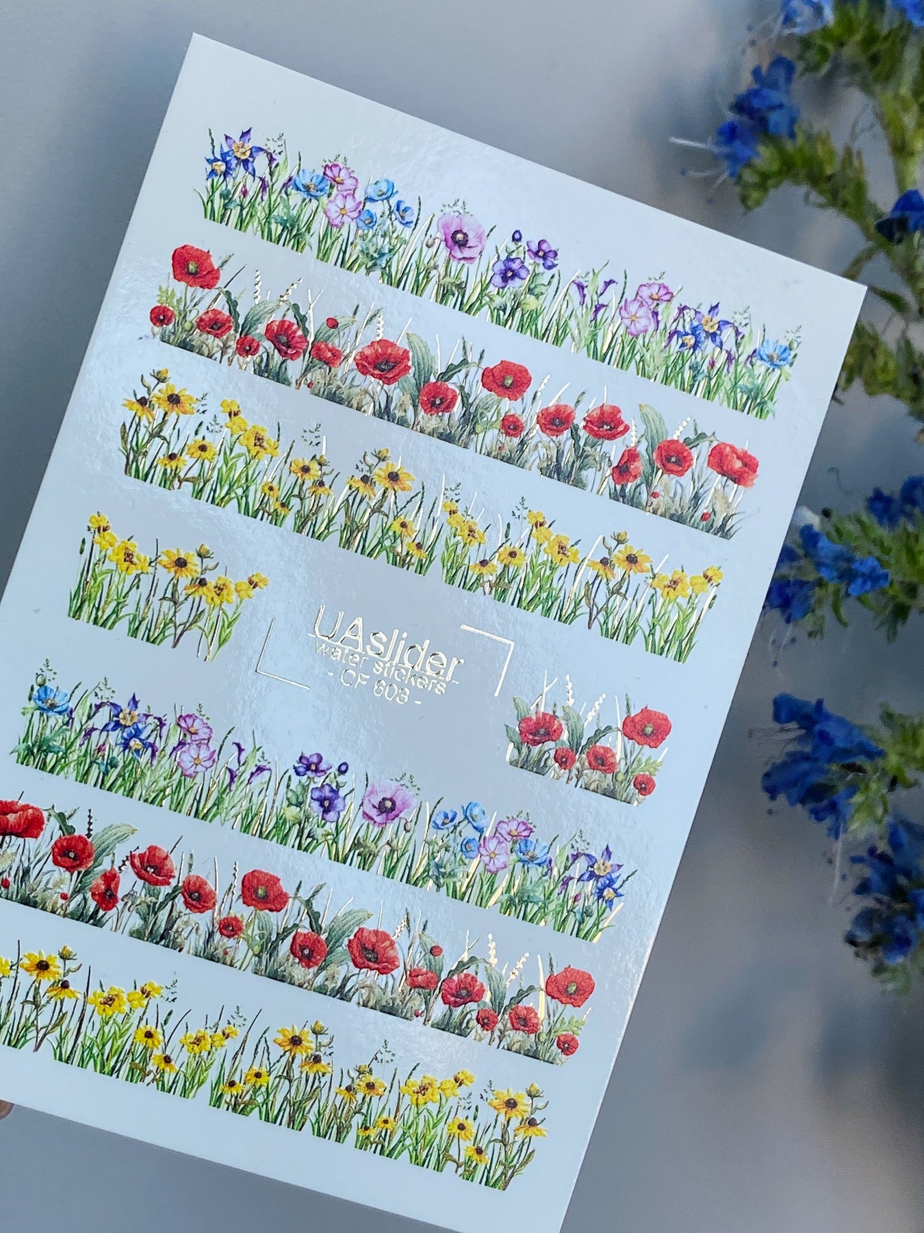 Décalcomanie d'eau pour ongles CF-603 | Décalcomanies d'eau pour ongles | Rayures de prairie florale – Coquelicots, marguerites et fleurs sauvages