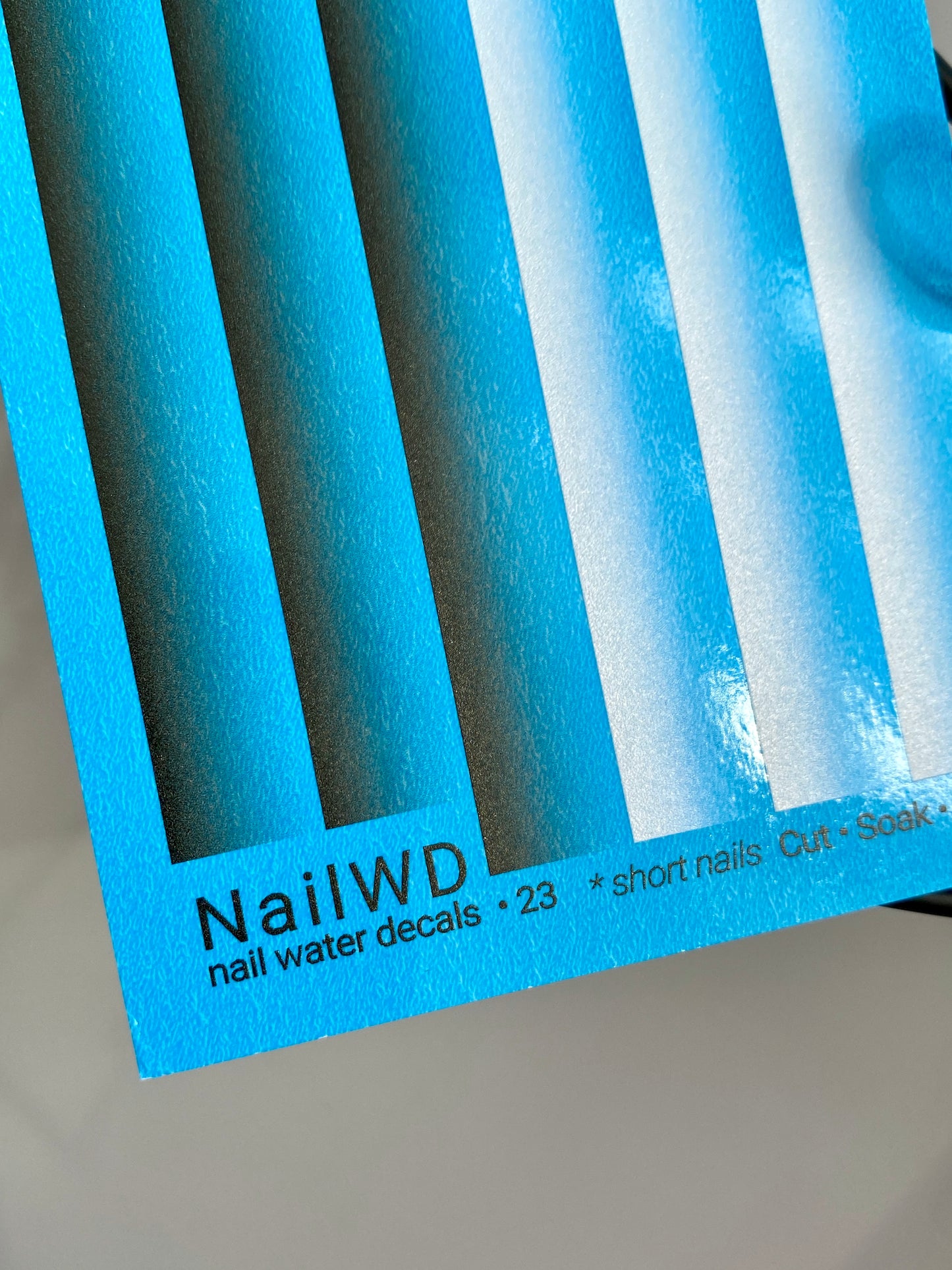 Nagų vandens lipdukas 23 NailWD | Vandens slankiojo nagų lipdukai su juodos iki baltos spalvos gradientu | Ombre nagų menas trumpiems nagams