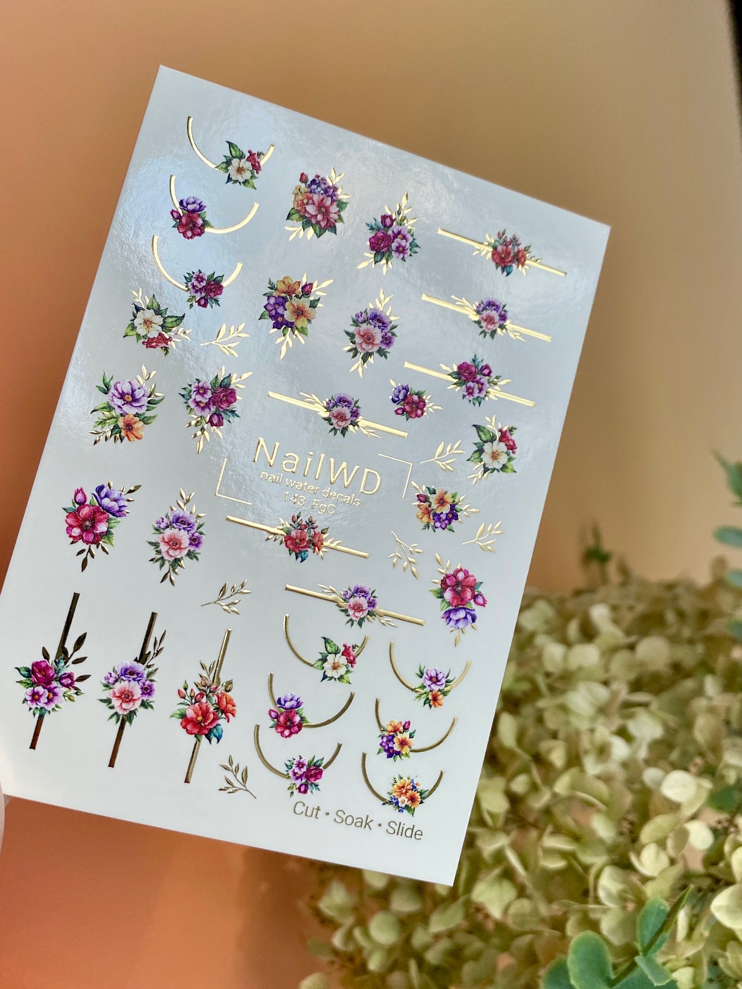 Nagel-Wasser-Transferfolie 143 NailWD | Wasser-Schiebefolien für Nägel Bunte Blumen | Florales Französisch mit goldenen Akzenten