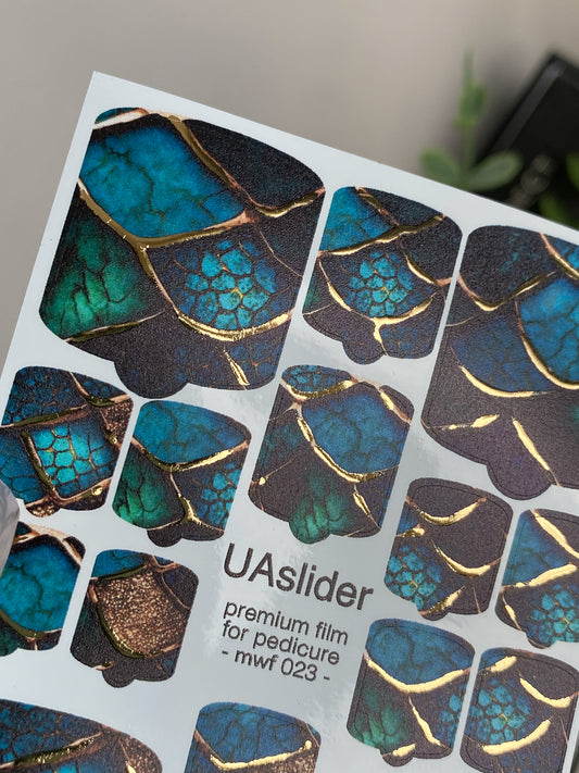 Pediküre Nagelfolien mwf-023 | Nagelfolien für Pediküre | Smaragdschuppen mit Goldfoliendetails