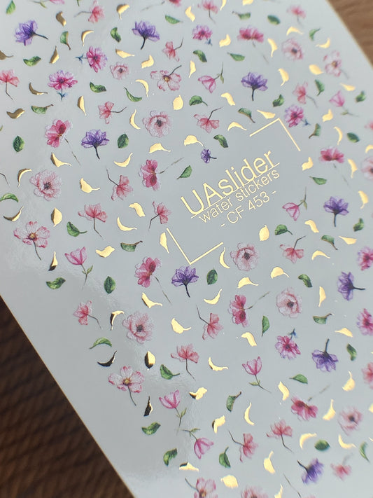 Nagų vandens lipdukas CF-453 | Gėlių vandens slankiojo nagų lipdukai | Maži rožiniai ir violetiniai žiedai su auksu